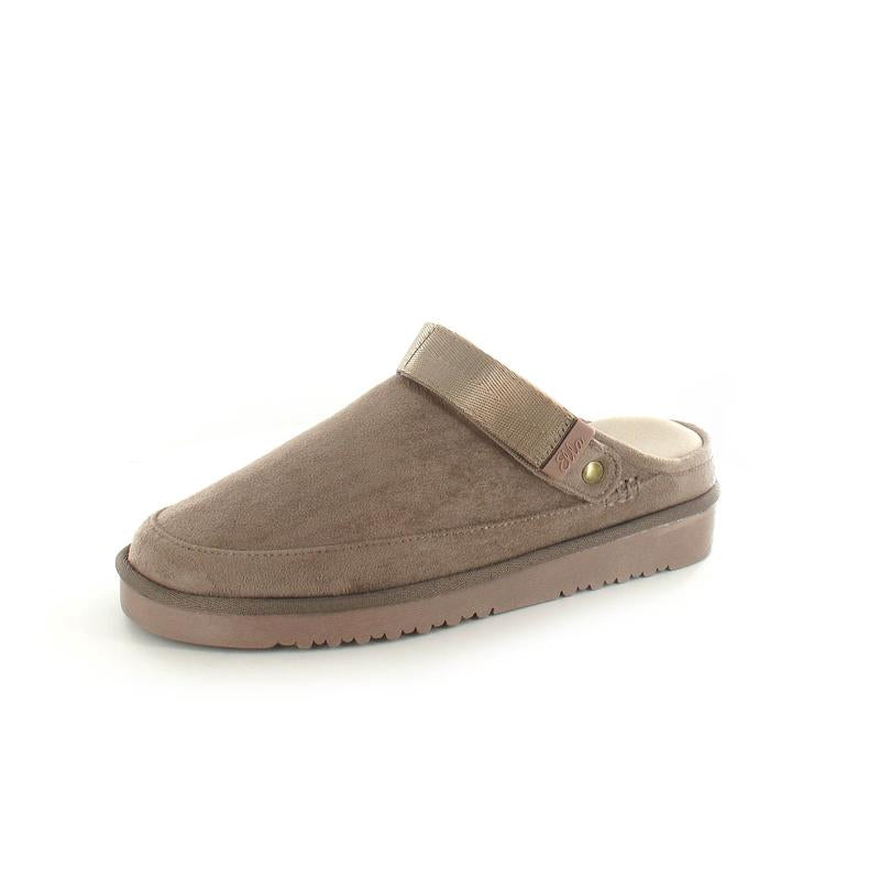 Stylish Slip-On Shoes Suitable for Wide Feet