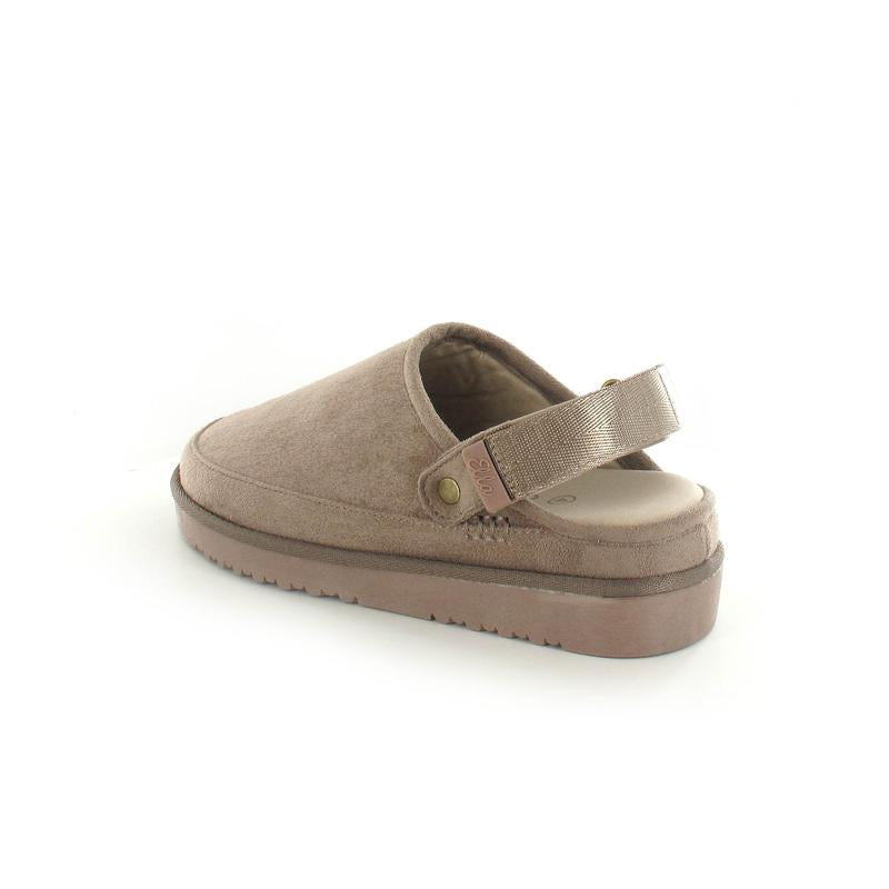 Stylish Slip-On Shoes Suitable for Wide Feet